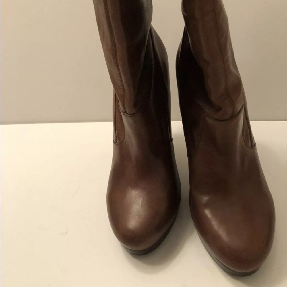 BCBG 8 1/2 New Dishy boots